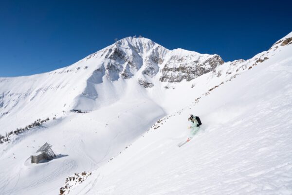 big-sky-resort-skiing-snow-message-tuck-cece-parachute-stills-2025-es-10